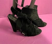 Schicke Samt Sandalen mit Schleife Blok Absatz in Schwarz Gr.40 Häfen - Bremerhaven Vorschau