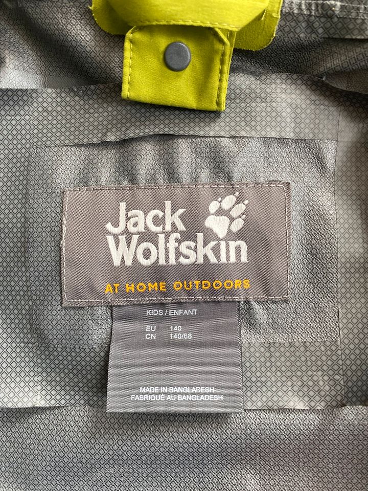 Übergangsjacke/Regenjacke Jack Wolfskin Gr.140 grün in Eisenach