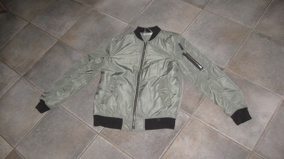 Bomberjacke_Pilotenjacke_Jacke_oliv_khaki * H&M * 146/152 in Gifhorn