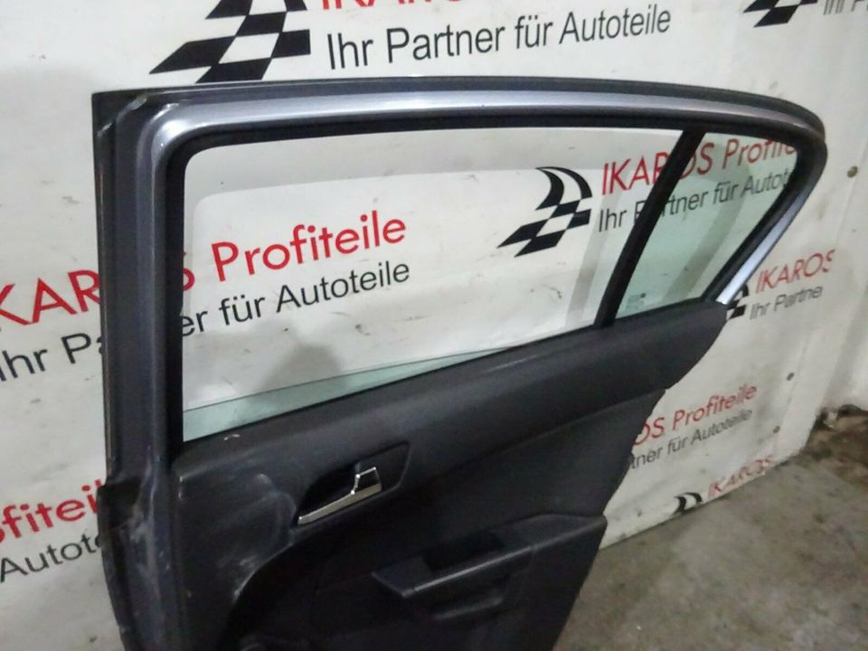 Opel Astra H Limousine Türe Tür Beifahrerseite hinten rechts Z4AU in Bruchsal