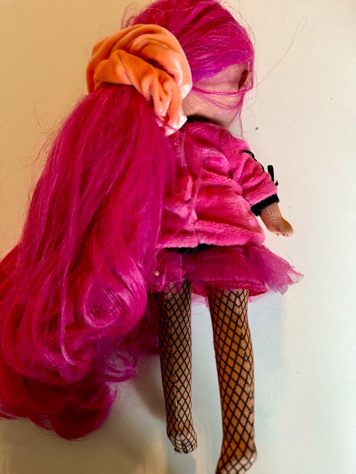NA NA NA Ultimate Surprise LOL Puppe Pinke Haare in Köln
