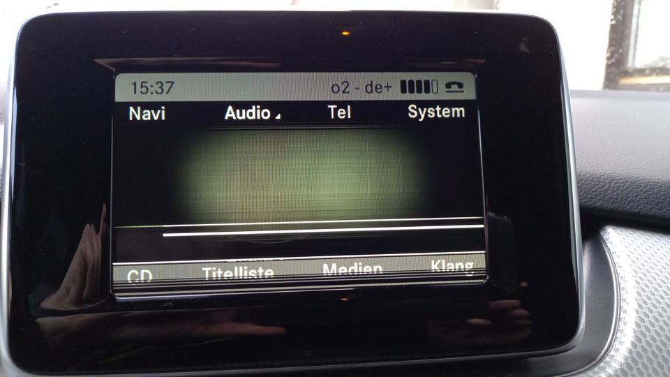 Mercedes Display / Monitor ( defekt ) für  A / B / CLA KLasse in Losheim am See