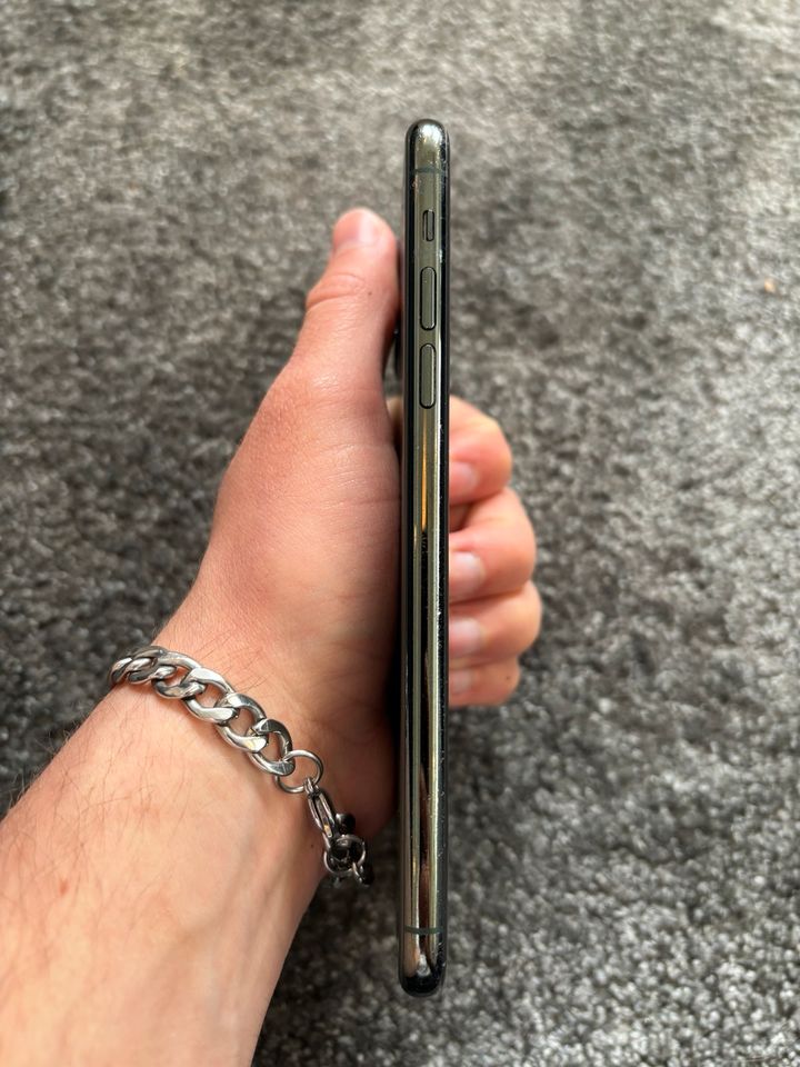 iPhone 11 Pro Max 256 GB inkl. Apple Hülle in Willich