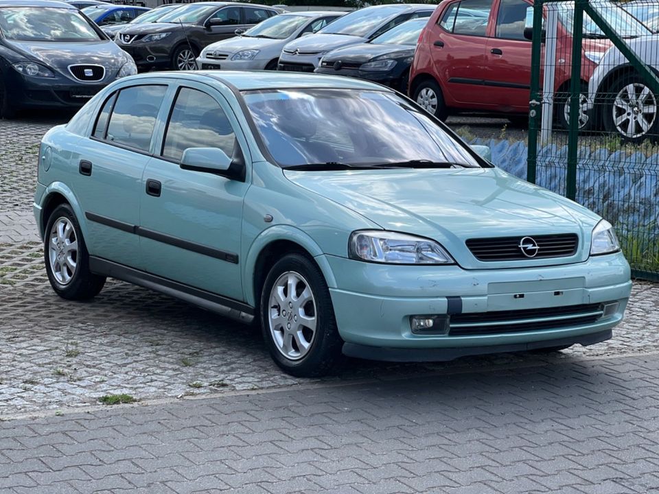 Opel Astra 1.6 Selection in Berlin