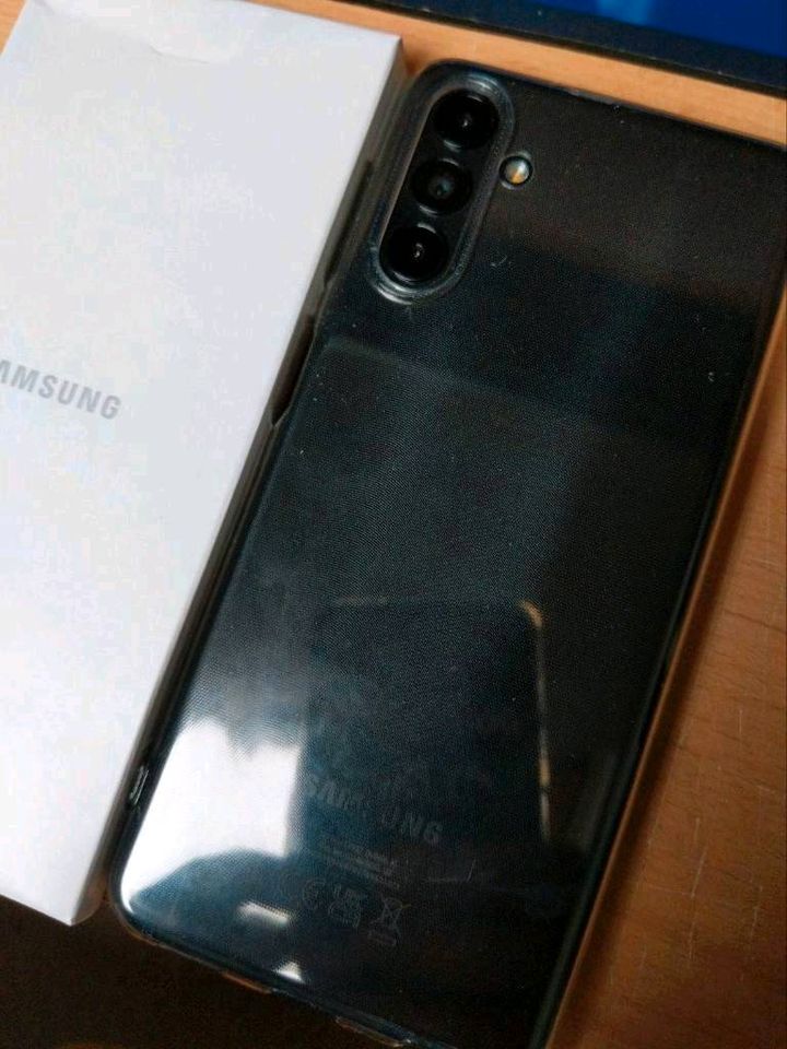 2 Neuwertige Samsung 1xGalaxy A04s +1x XCover 4 in Oelsnitz/Erzgeb.