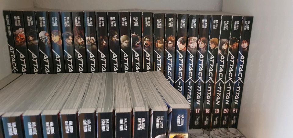 Manga Attack on Titan,  Band 1 - 34. Buch, Comics Neuwertig. in Köln