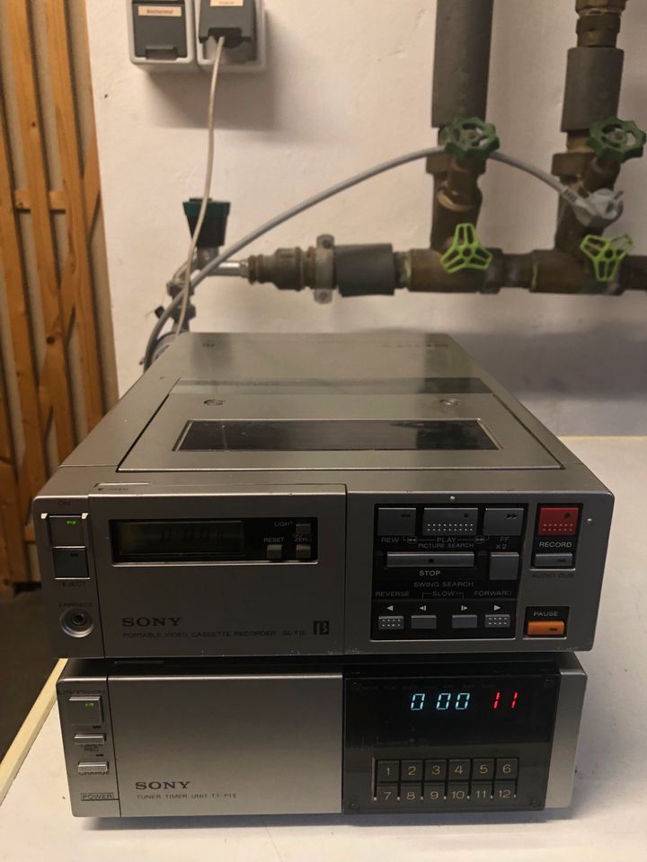 Vintage SONY SL-F1 E / TT-F1 E / AC-V15 Video Cassette Recorder in Frankfurt am Main