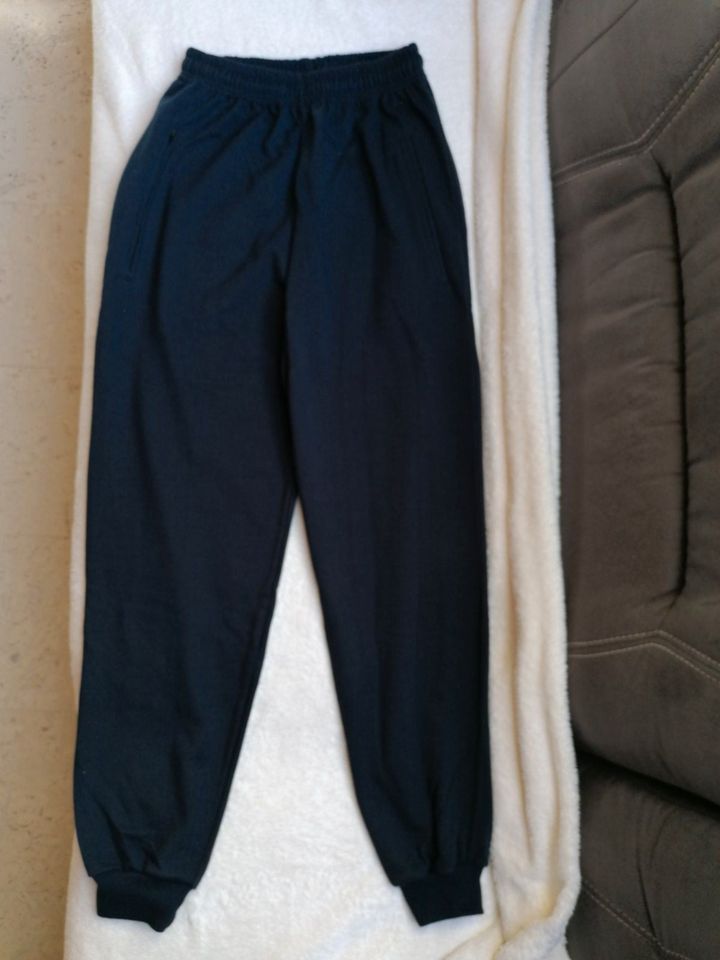 Trainingshose Jogginghose blau Gr. XS 164 Jungen in Mistelgau