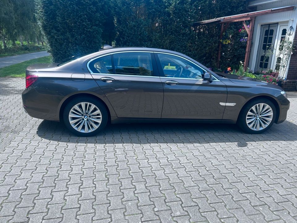 BMW 740d Xdrive 2013 soft Close in Haren (Ems)