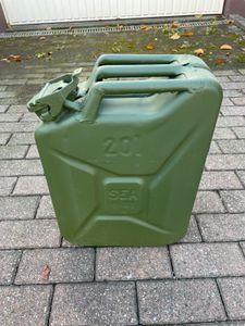 BW Einheitskanister ( Benzinkanister , Dieselkanister , Wasserkanister und  Ölkanister ) neu 20 liter