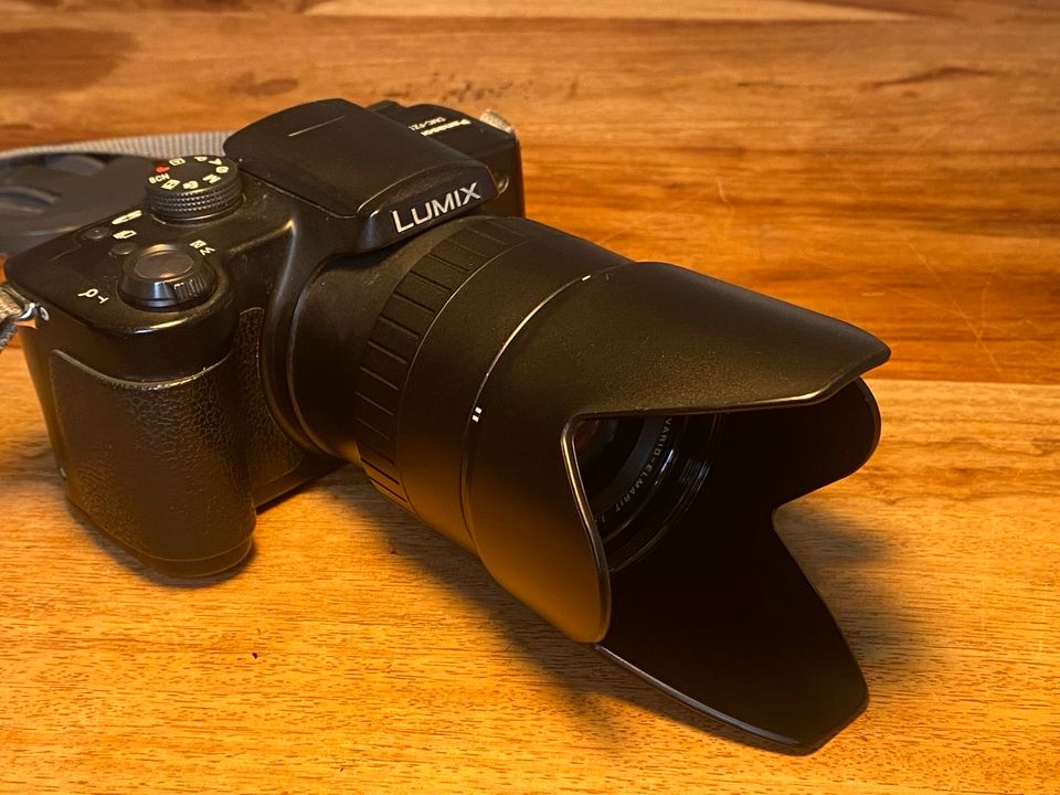 Panasonic Lumix DMC-FZ5 mit Kameratasche - Sehr guter Zustand in Wiesbaden
