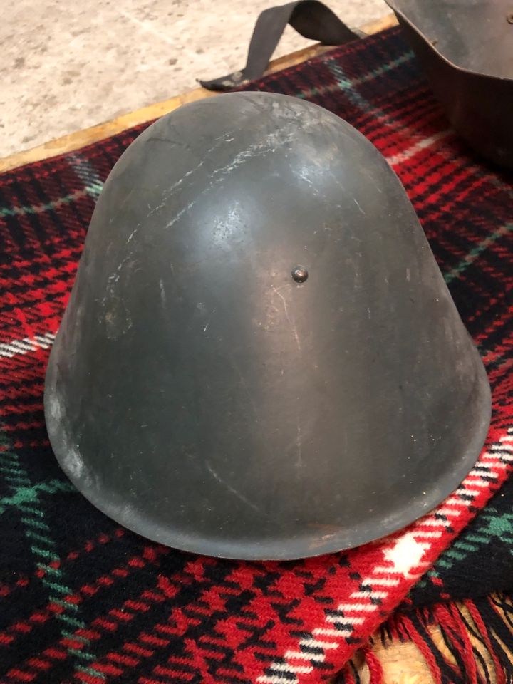 NVA DDR  Helm, Soldaten, Helm Grenze BRD Nietenhelm in Scharbeutz