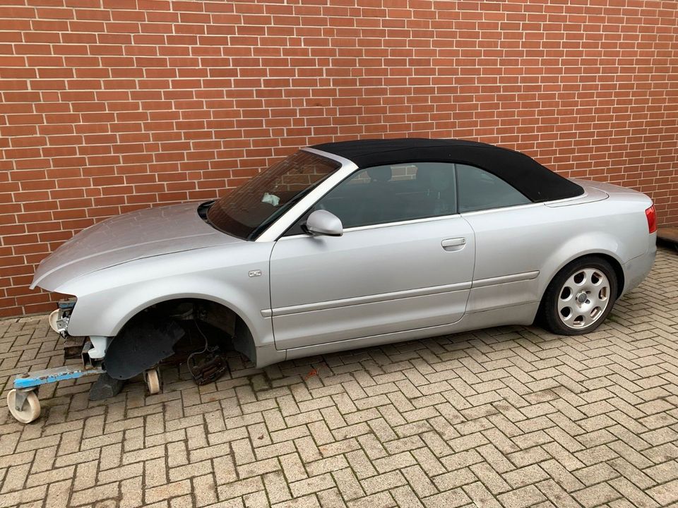 Audi A4 Cabriolet 3.0 Automatik Unfall wenig KM in Liebenburg