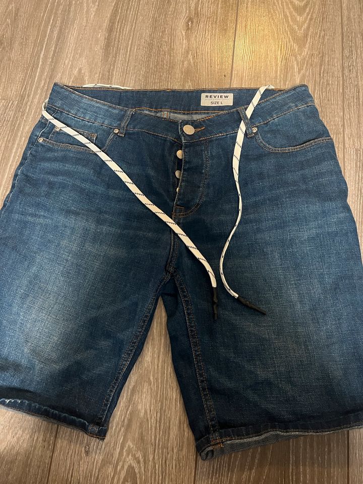 Herren Jeans Short Review gr.L in Düsseldorf