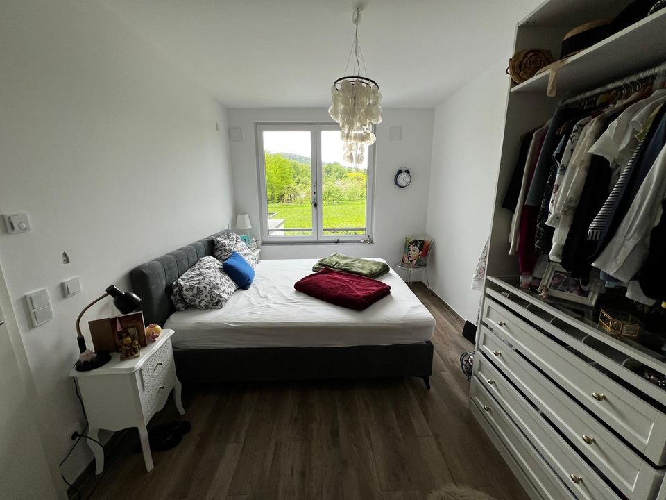 Nachmieter gesucht, 2 Zimmer helle Wohnung mit großem Balkon. in Kelkheim