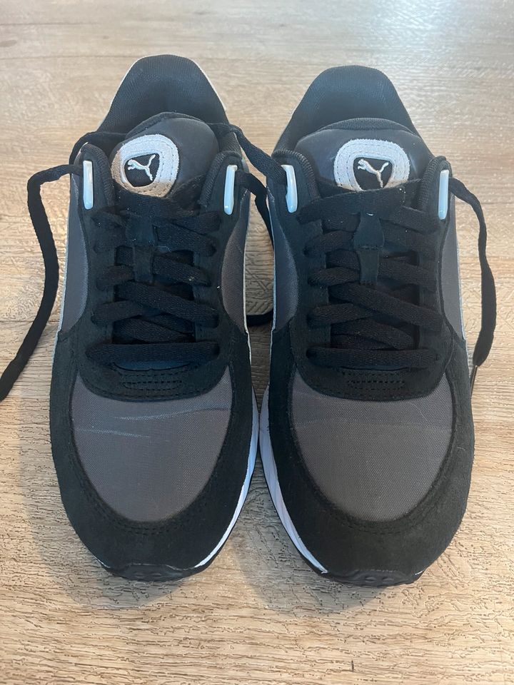 Puma Sneaker / Gr. 38,5 / WIE NEU in Weitramsdorf