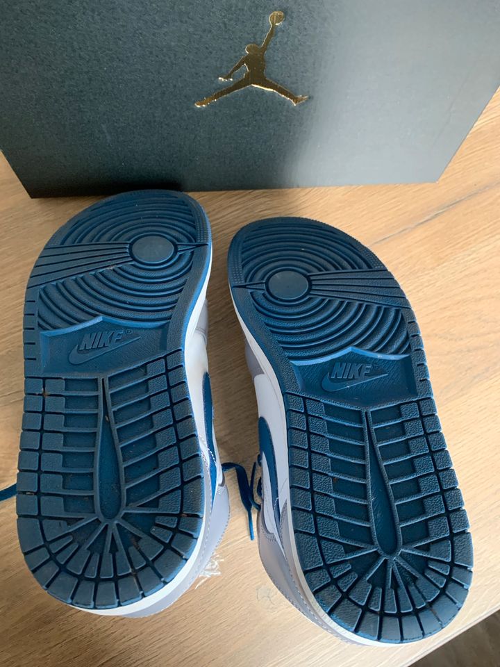 Nike air Jordan Schuhe weiß grau blau 42 in Eichenzell