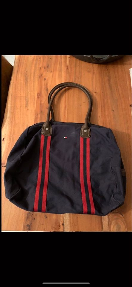 Tommy Hilfiger Handtasche in Pulheim