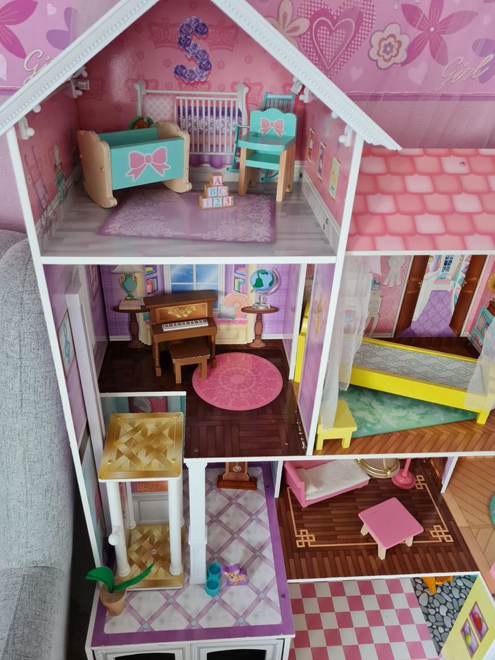 Großes Puppenhaus mit Möbel +Zubehör Barbie, LOL uvm. in Sankt Augustin