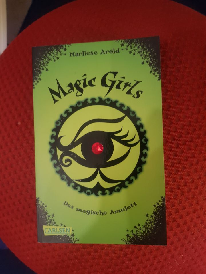 Das magische Amulett / Magic Girls Bd. 2 von Marliese Arold (2012 in Augsburg