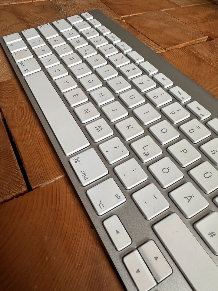 Apple Tastatur (QWERTZ) Bluetooth (A1314) in München