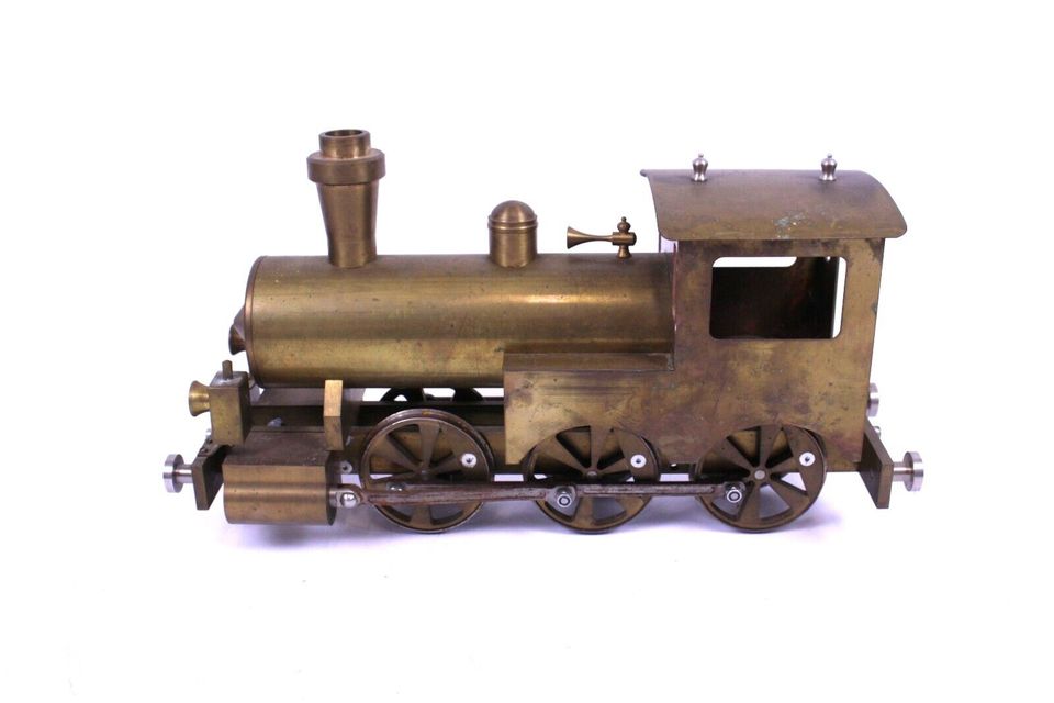 Eigenbau Dampflokomotive mit Wagen Messing Standmodell Gartenbahn in Dresden