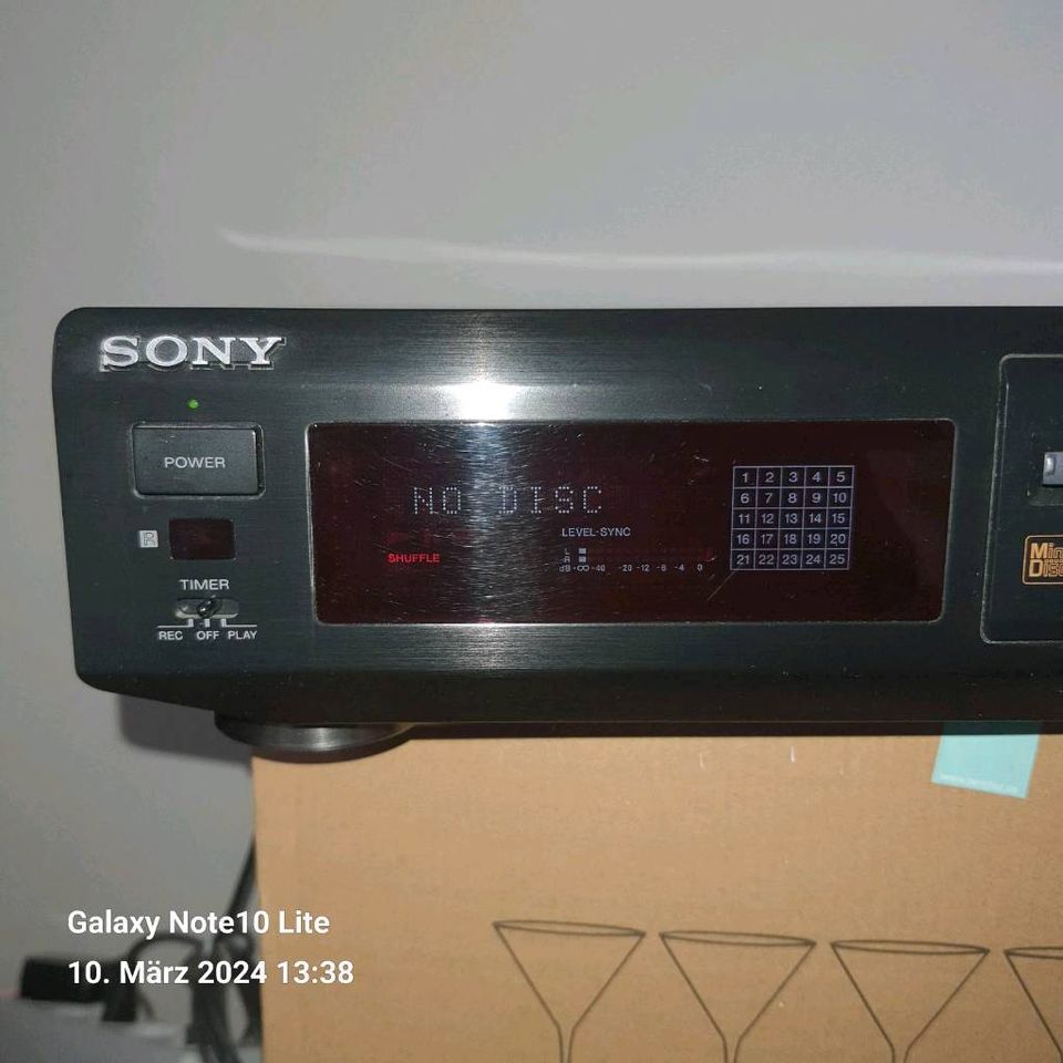 Sony Minidisc  MDS -  JE 500 in Pocking