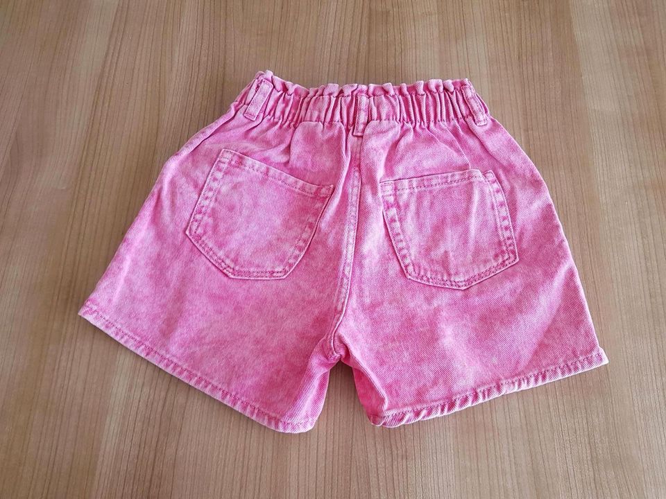 Mädchen Shorts gr: 122 in Forst