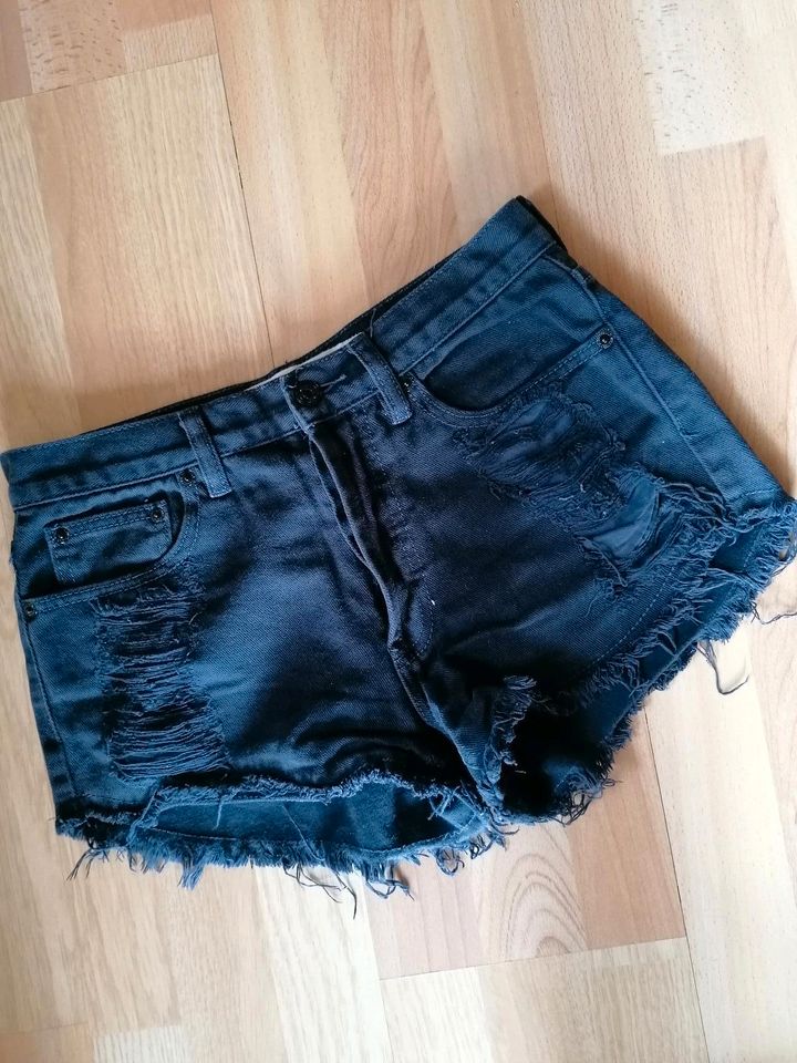 Kurze Damen Jeans Shorts Gr. XS (34) in Uslar