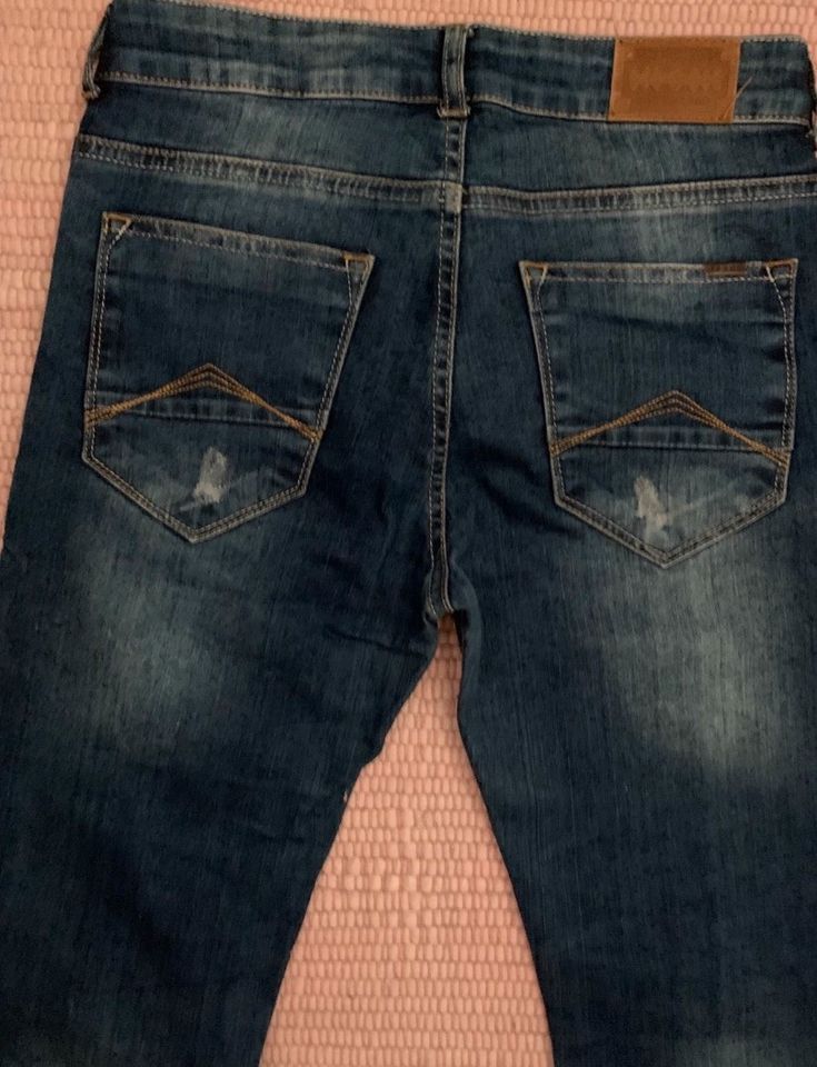 Coole Jungen Jeans Hose Größe 176 in Frankfurt am Main