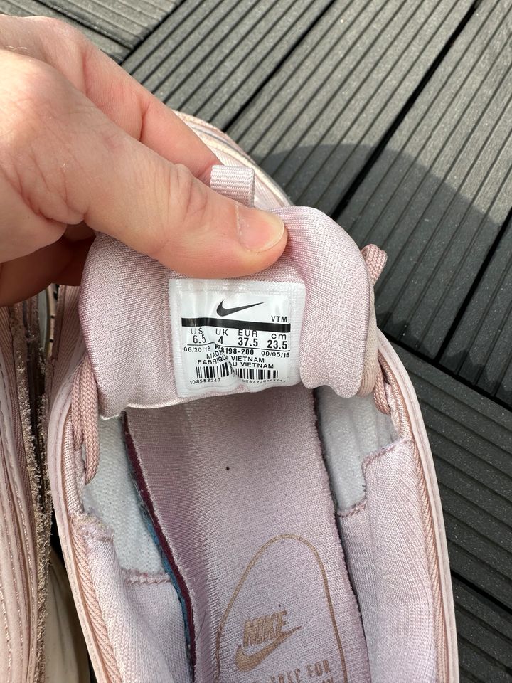 Nike Schuhe 37,5 in Mengkofen