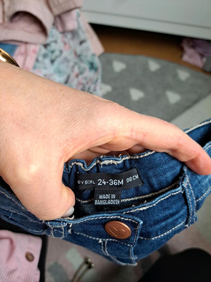 Jeans Hose 98 dunkelblau blau neu mädchen Herz in Lörrach