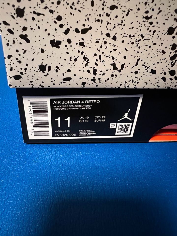 Jordan 4 Retro Bred Reimagined | US11/EU45 in Berlin