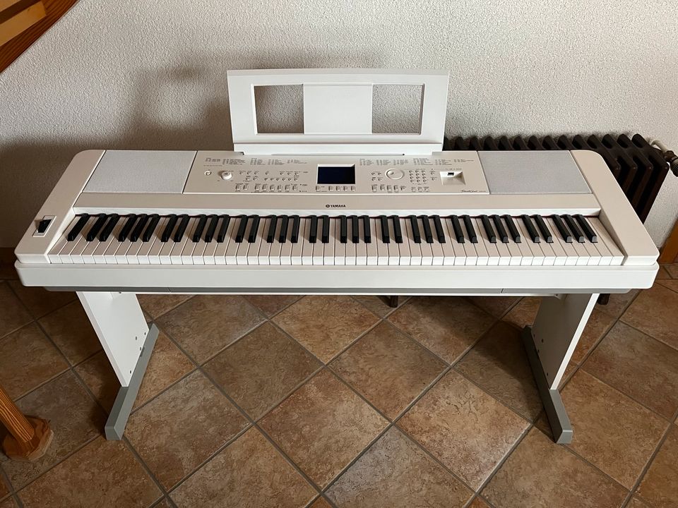 Yamaha DGX 660 - Keyboard - Piano - Klavier in Worbis