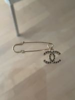 orig. Chanel safety pin Brosche mit CC Charm schwarze Steinchen Nordrhein-Westfalen - Paderborn Vorschau