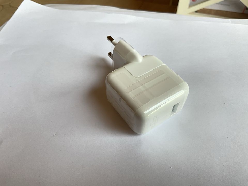 Apple Stecker Ladegeräte -Neu Original 12W in Riedstadt