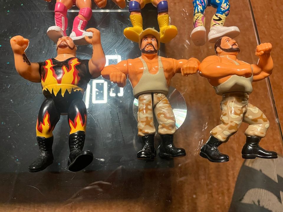 WWF Figuren 90er Jahre in Weinbach