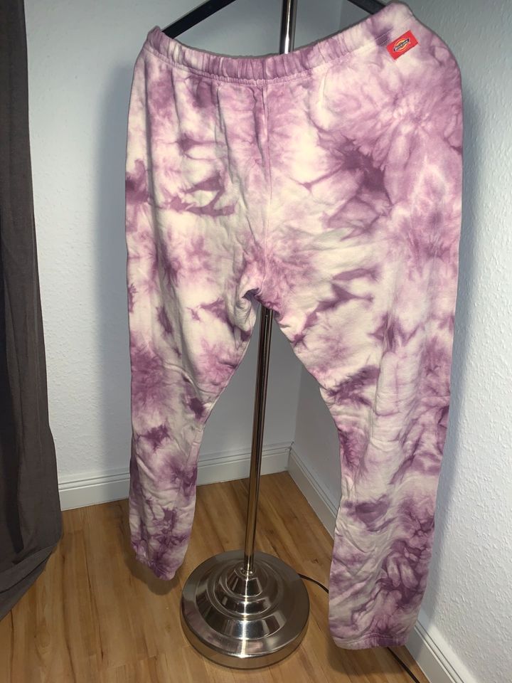 Dickies Sweatpants Jogginghose lila weiß tie die in Berlin