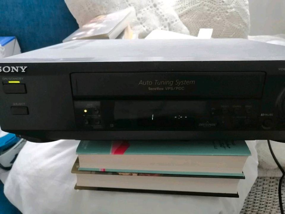 VHS VIDEORECORDERSony Auto Tuning System Videos mit Fernbedienung in Köln