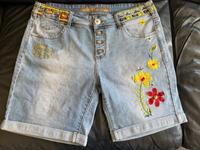 Desigual Bermuda "Habana Flores" Größe 42 - W 34 Hessen - Neu-Isenburg Vorschau