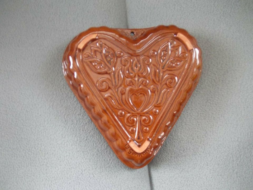 Kuchenform Keramik Herzform glasiert zu Weihnachten in Lauchheim
