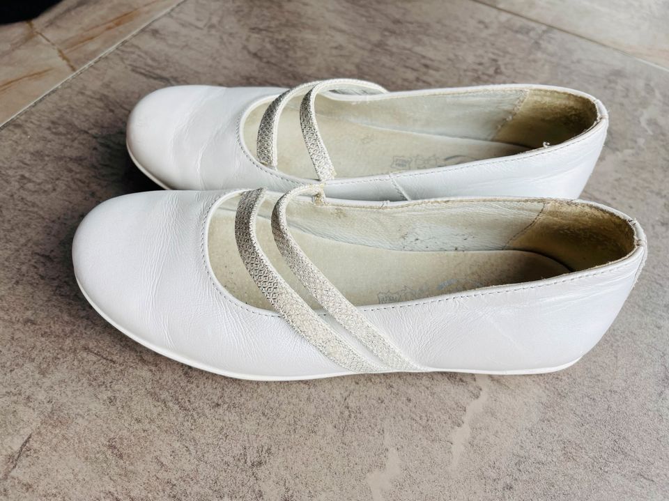 Ballerinas Schuhe Kommunion 34 Leder Primigi weiß Glanz in Rösrath