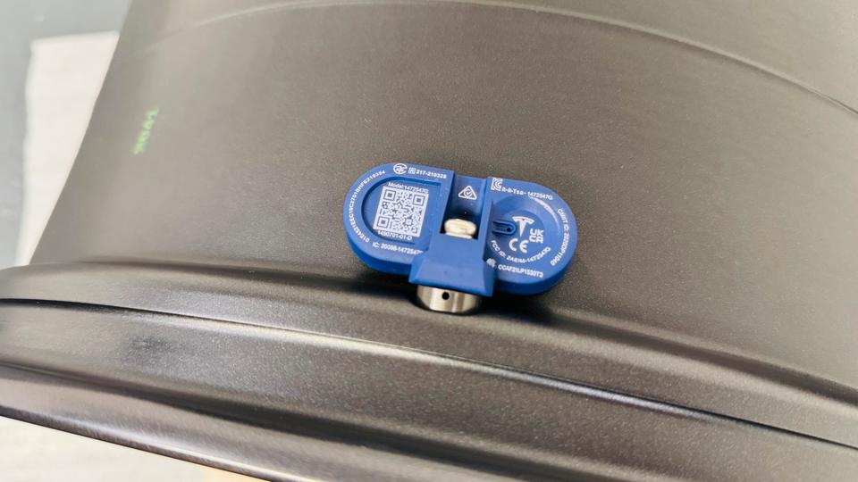 Alufelgen 21 Zoll TESLA Model Y 1188226-00-C 1188227-00-C NEU‼️ in Dingolfing