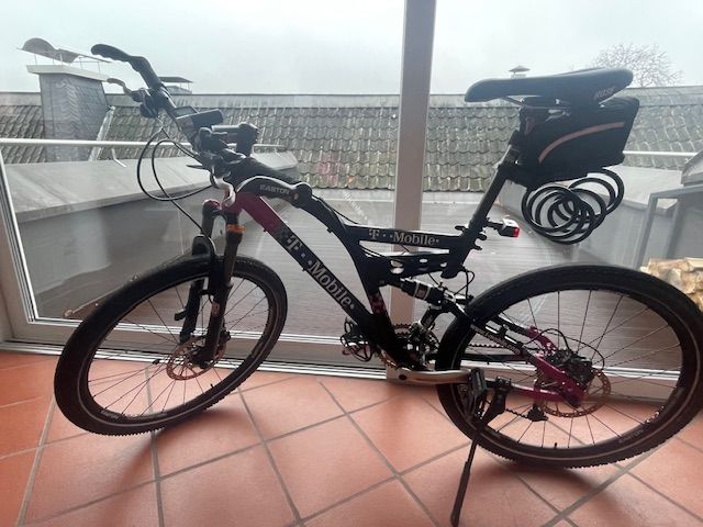 Rose Red Bull Fully MTB T-Mobile Edition mit Carbonteilen 26" in Nümbrecht