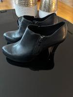 Sehr edle Ankleboots von Clarks  Neupreis: 149 Euro München - Bogenhausen Vorschau