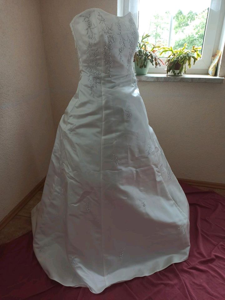 Hochzeitskleid in Beiersdorf