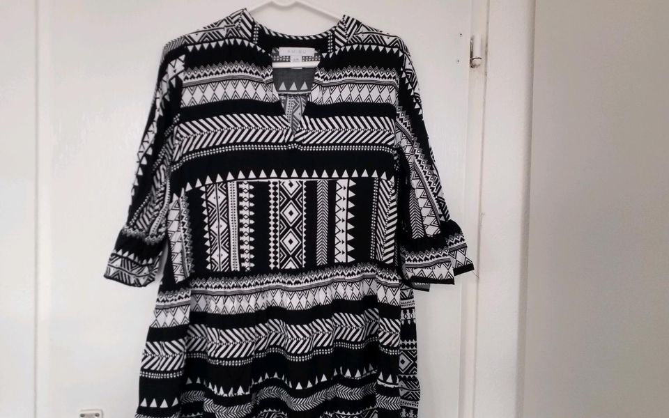 Kleid Schwarz Weiß  Damen gr 38 in Berlin