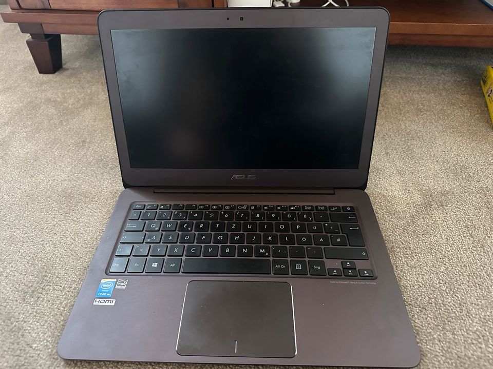 ASUS Notebook UX305F Laptop in Rochlitz