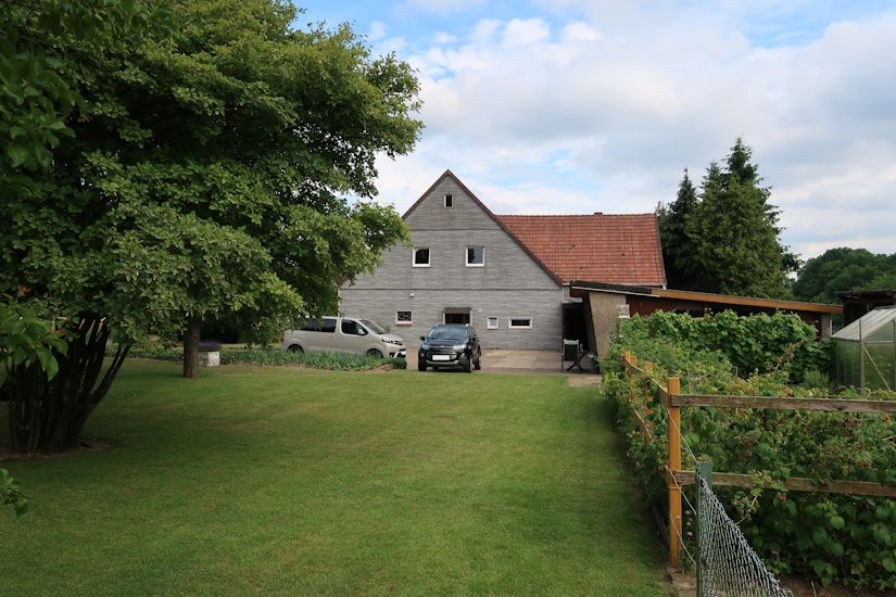 Zweifamilienhaus auf großem Grundstück in Hüllhorst-Oberbauerschaft! in Hüllhorst