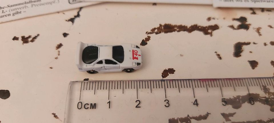 Das vielleicht kleinste Matchbox Auto F40 und 3 Porsche Karten in Duisburg